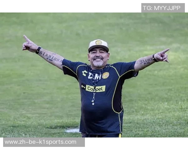 以不用手接足球的球星为主题探讨职业足球的独特技巧与挑战 以不用手接足球的球星为主题探讨职业足球的独特技巧与挑战