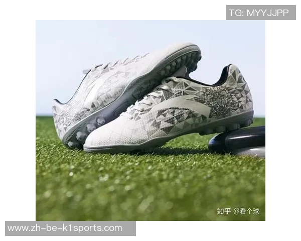 安踏足球鞋助力球星征战绿茵场打造专业运动装备新风潮 安踏足球鞋助力球星征战绿茵场打造专业运动装备新风潮