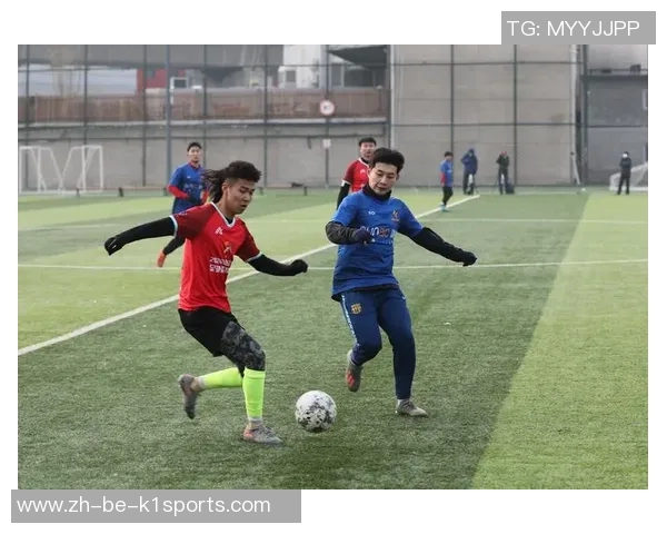 中国足球传奇人物回顾:从巅峰到低谷的心路历程与影响力分析 中国足球传奇人物回顾:从巅峰到低谷的心路历程与影响力分析